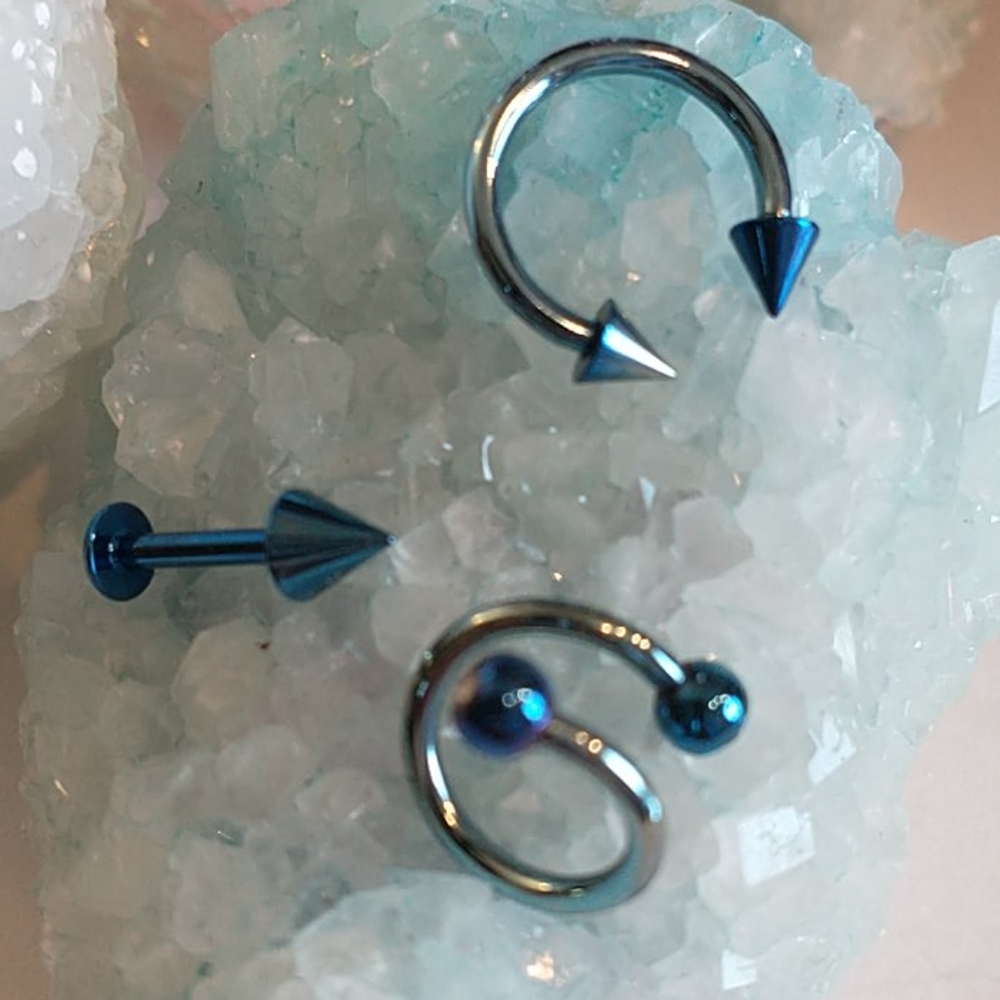 🇨🇦 Titanium body jewelry set (of 3)